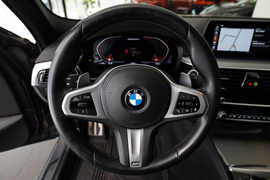 bmw-rada-5-m550d-xdrive-harmankardon-ventilovana-sedadla - 4