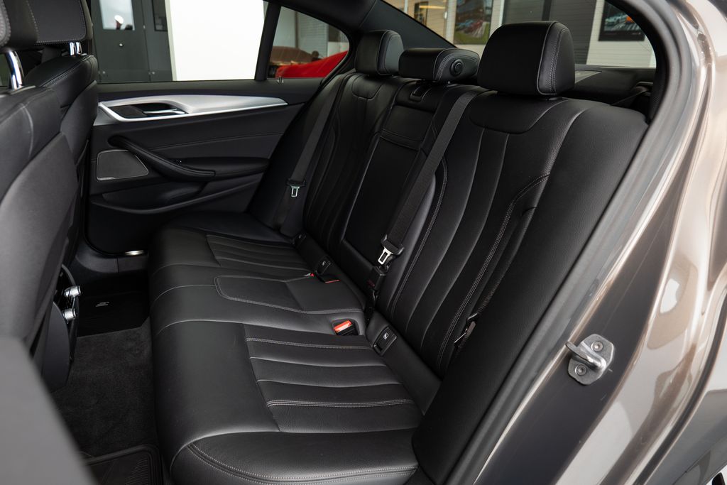 bmw-rada-5-m550d-xdrive-harmankardon-ventilovana-sedadla - 8
