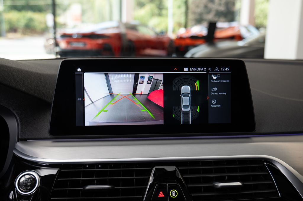 bmw-rada-5-m550d-xdrive-harmankardon-ventilovana-sedadla - 9