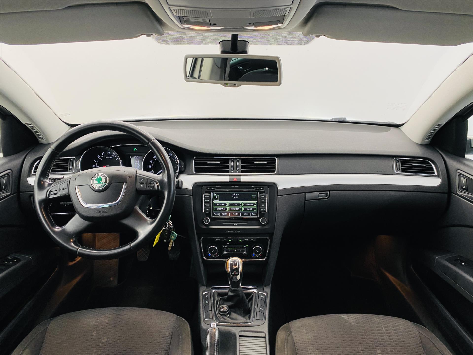 skoda-superb-2-0-tdi-125kw-4x4-elegance - 8