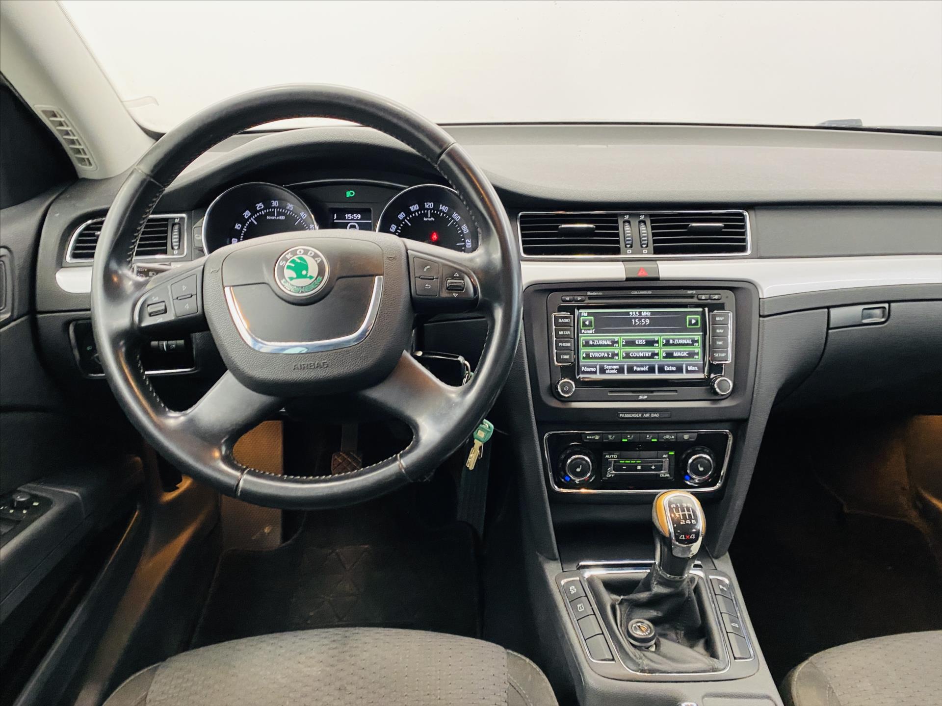 skoda-superb-2-0-tdi-125kw-4x4-elegance - 9