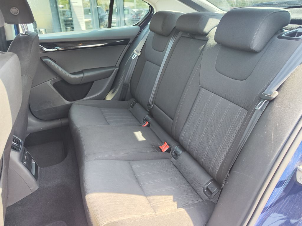 skoda-octavia-2-0-tdi-110kw-style-4x4 - 9