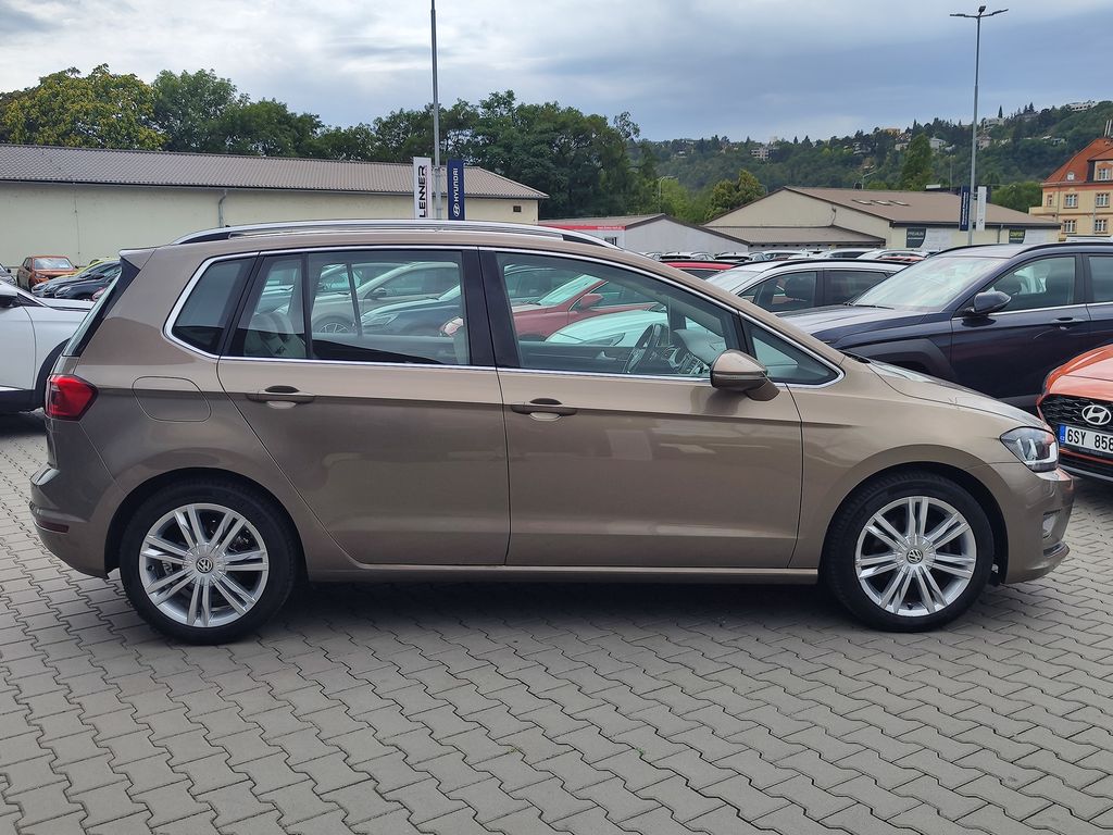 volkswagen-golf-sportsvan-1-2-tsi-81kw-bluemotion - 3