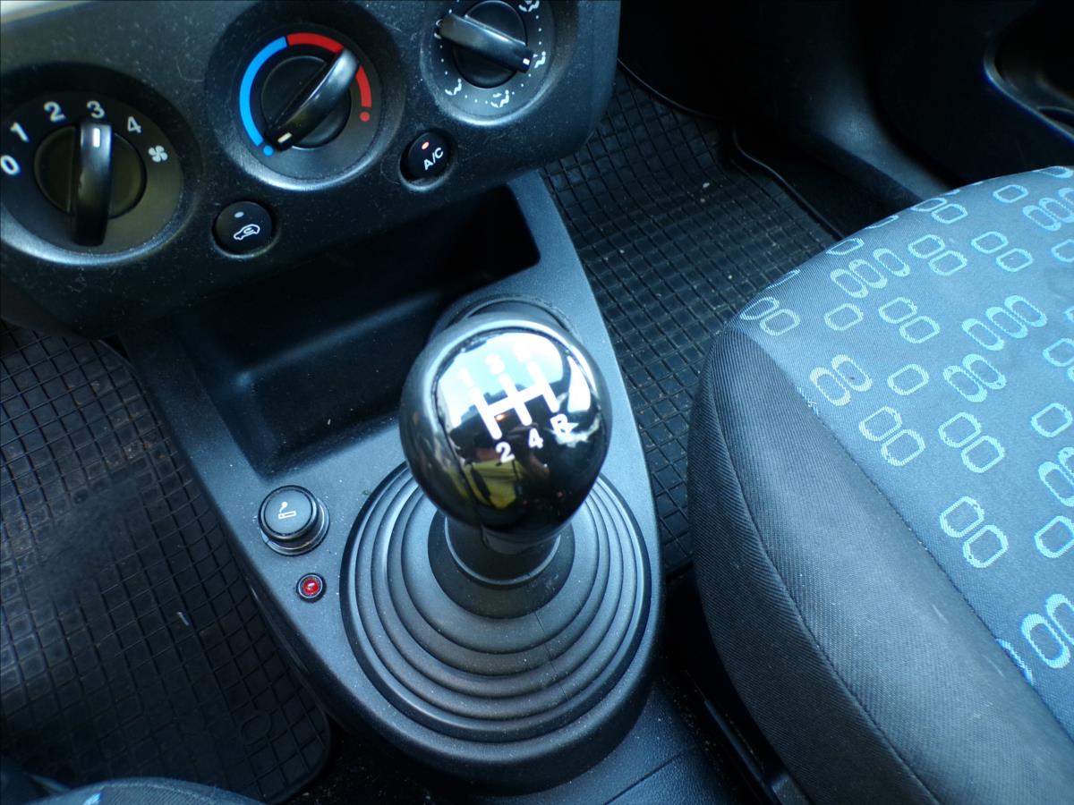 ford-fiesta-1-4-i-klimatizace - 9