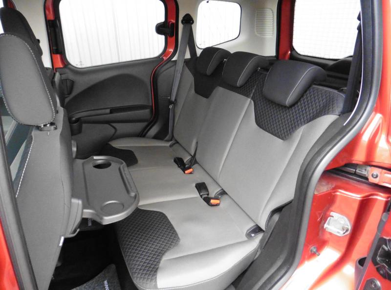 ford-tourneo-courier-1-0-ecoboost-74-kw - 8