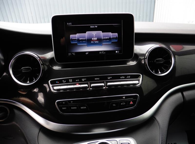 mercedes-benz-tridy-v-220d-exclusive-l-4matic - 6