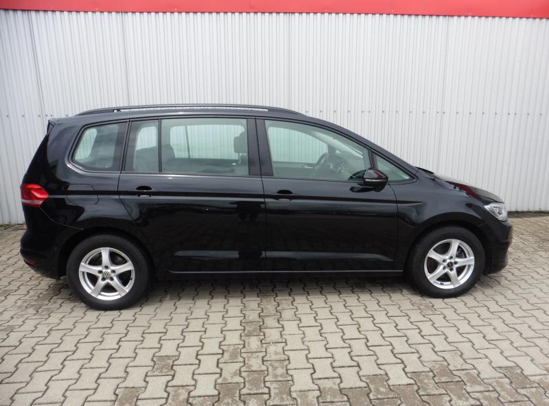 volkswagen-touran-1-6-tdi-comfortline-dsg-acc - 4