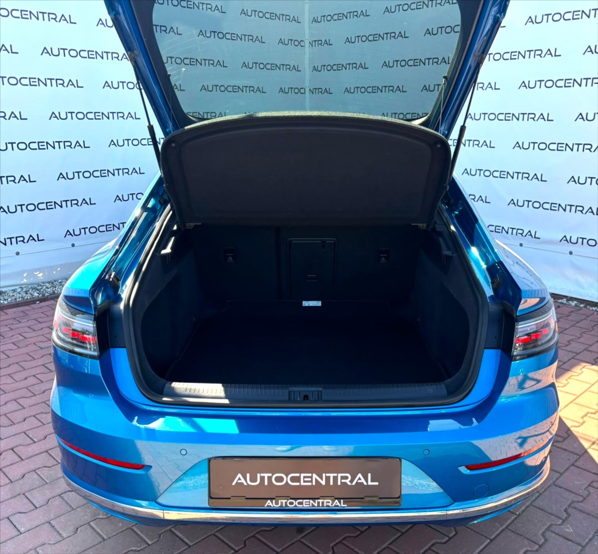 volkswagen-arteon-2-0-tdi-elegance-110kw-1-maj-cr-dph - 9