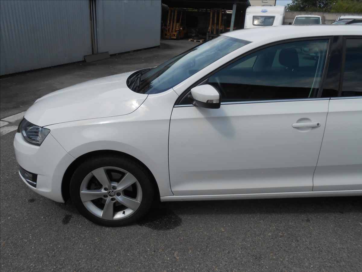 skoda-rapid-1-0-tsi-81kw-digiklima-vyhrev - 9