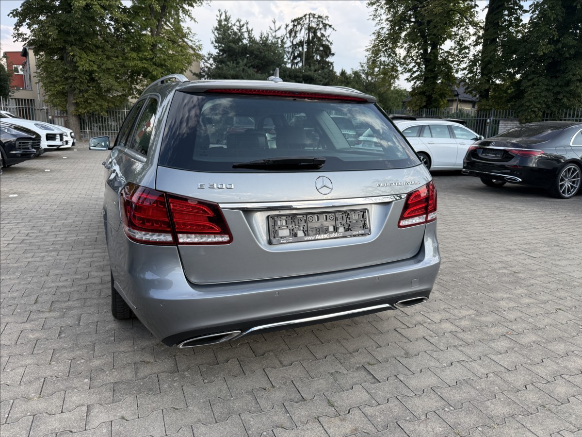 mercedes-benz-tridy-e-e-300de-hybrid-vzduch - 3