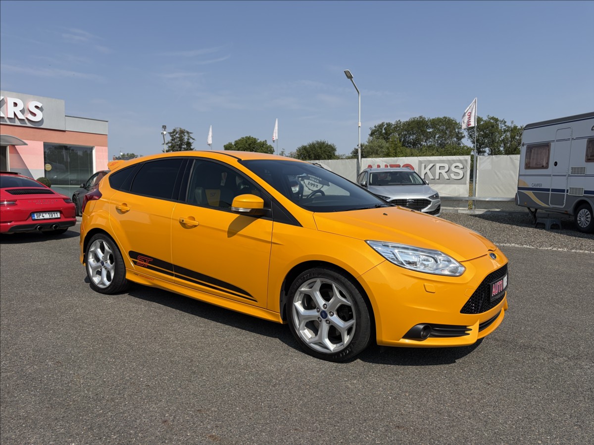 ford-focus-2-0-eb-184kw-st-xenony-keyfree-winterpaket - 1