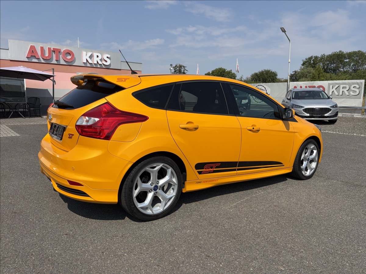 ford-focus-2-0-eb-184kw-st-xenony-keyfree-winterpaket - 3