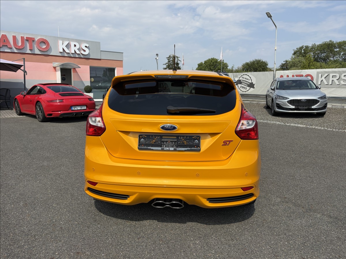 ford-focus-2-0-eb-184kw-st-xenony-keyfree-winterpaket - 5