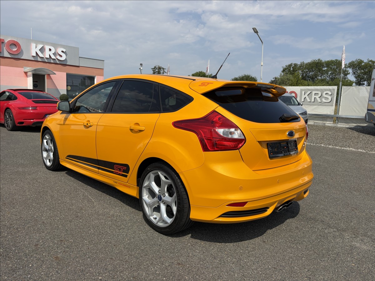 ford-focus-2-0-eb-184kw-st-xenony-keyfree-winterpaket - 6