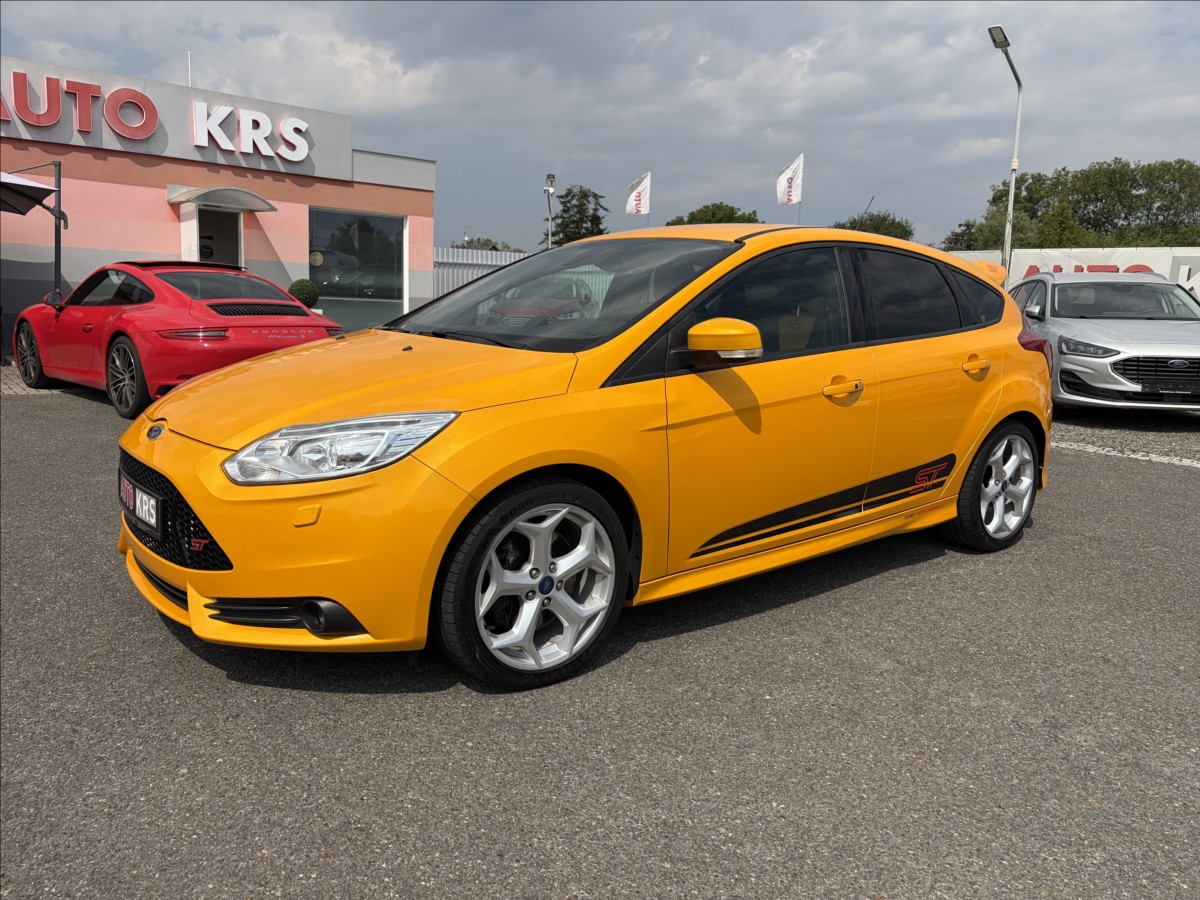 ford-focus-2-0-eb-184kw-st-xenony-keyfree-winterpaket - 9