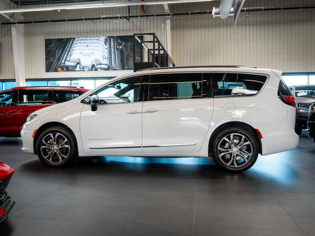 chrysler-pacifica-3-6-v6-pinnacle-awd-2x-lcd - 1