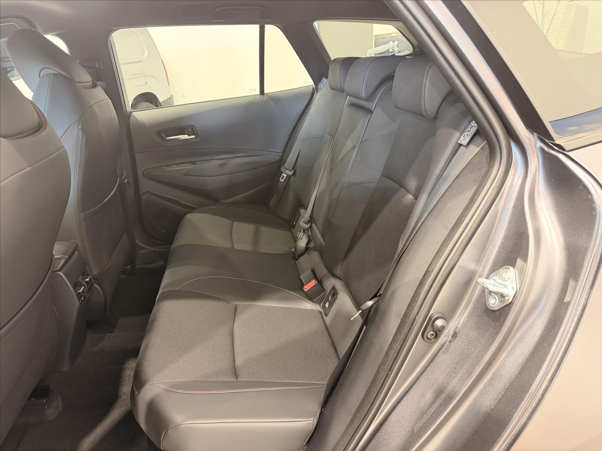 toyota-corolla-gr-sport-2-0-hybrid-178k - 7