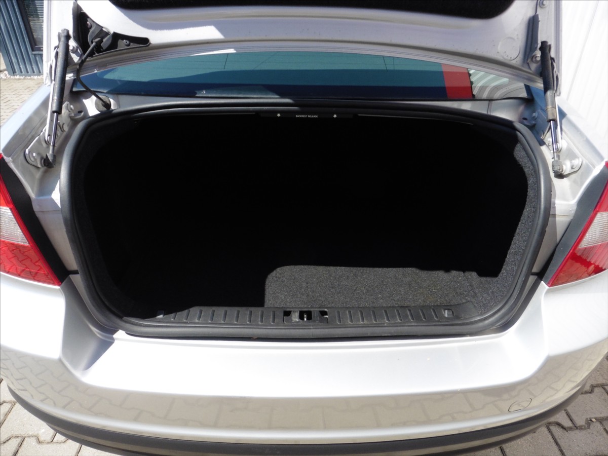 volvo-s80-2-4-d5-momentum - 6