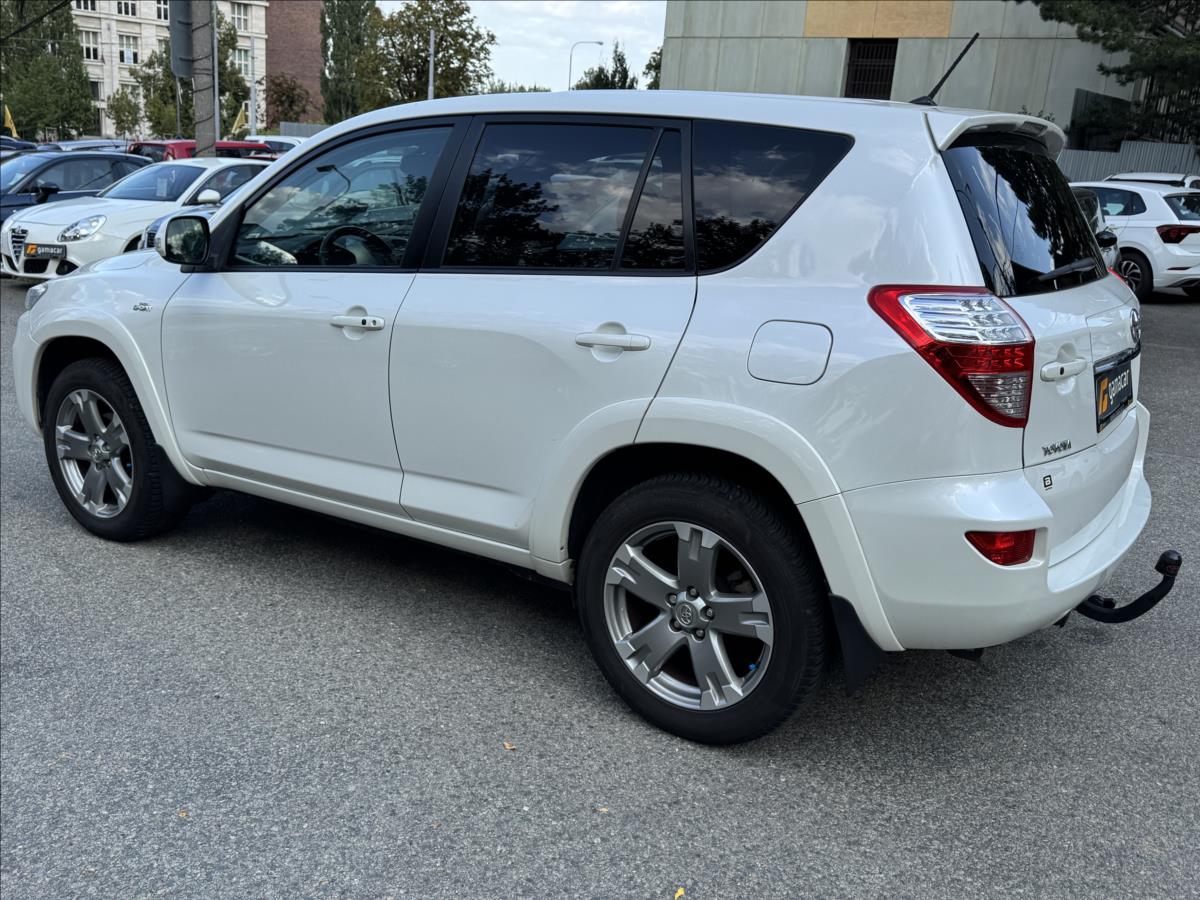 toyota-rav4-2-2-crossover-nadherny-stav - 4