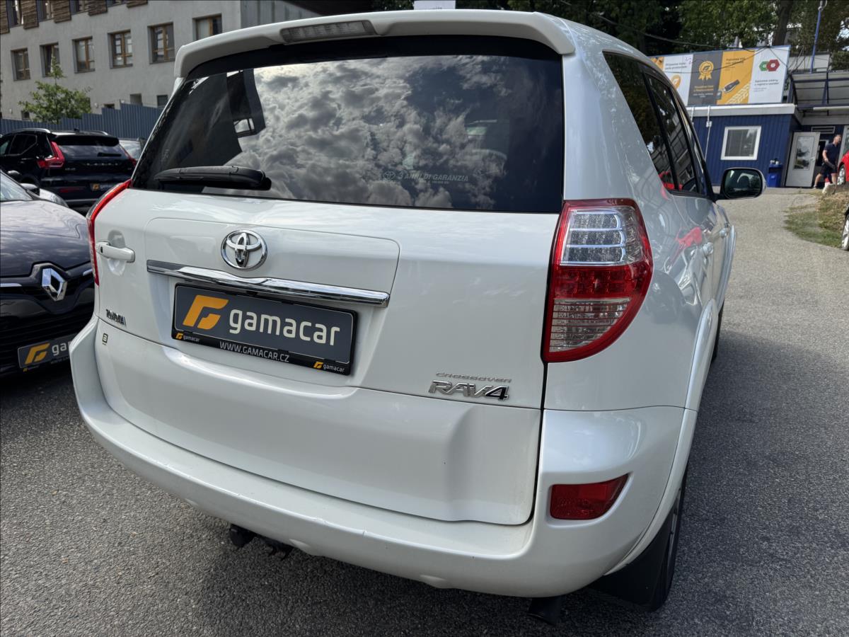 toyota-rav4-2-2-crossover-nadherny-stav - 8
