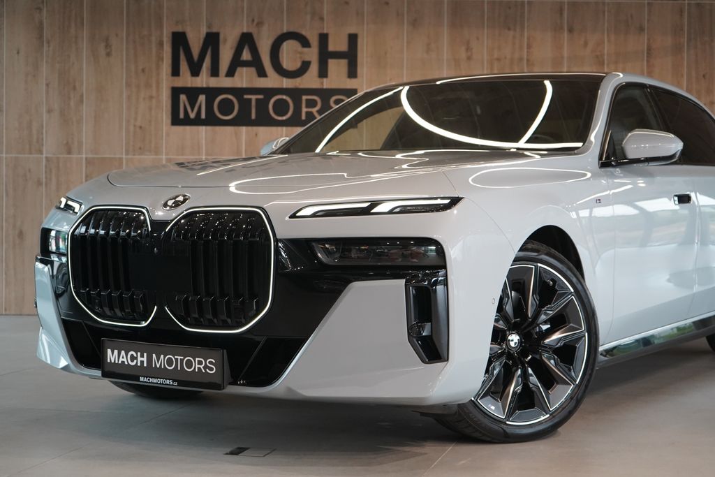 bmw-rada-7-740d-xdrive-m-paket-pro-b-w - 1