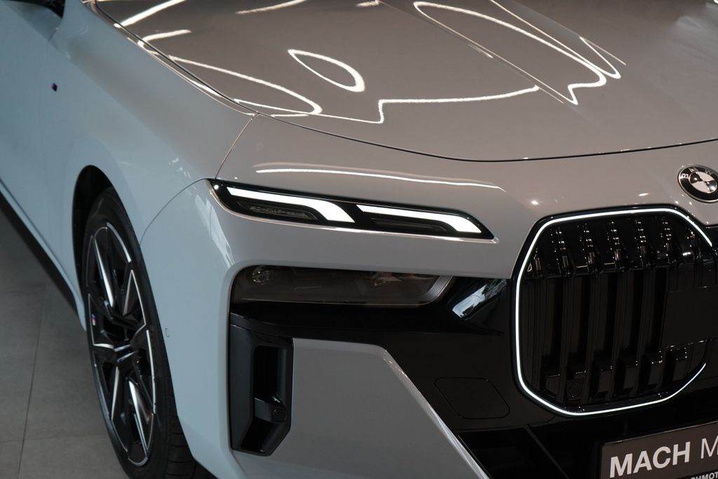 bmw-rada-7-740d-xdrive-m-paket-pro-b-w - 4