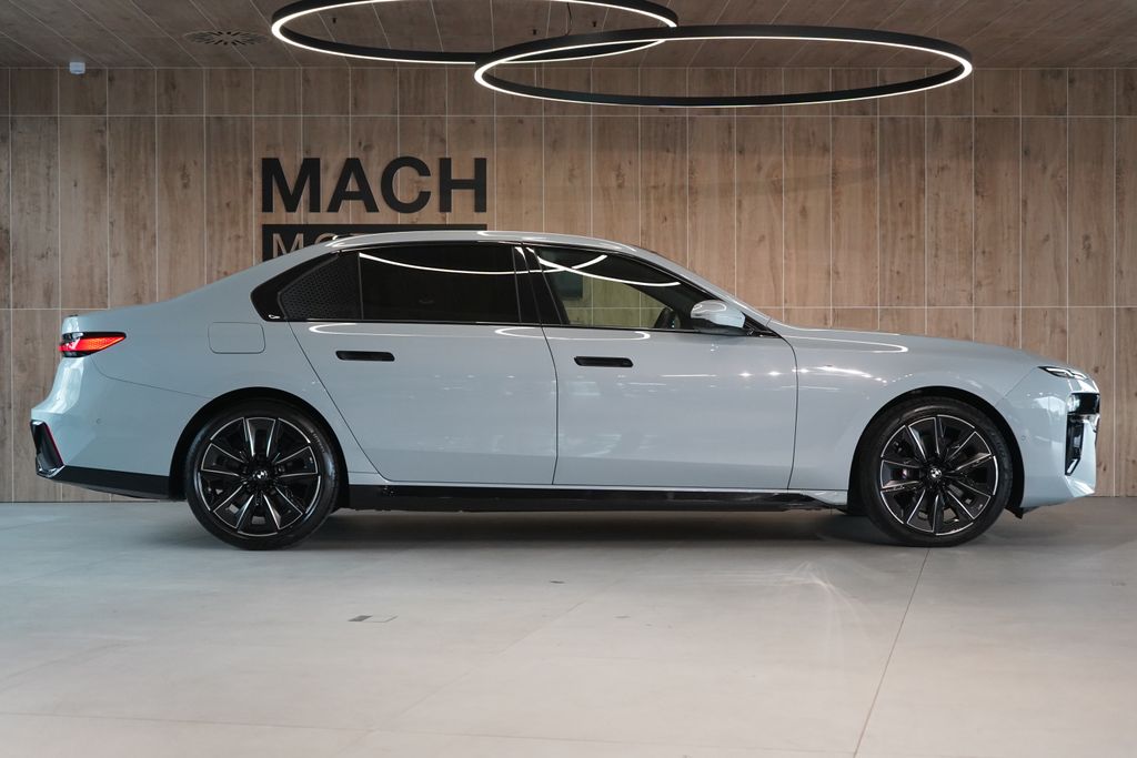 bmw-rada-7-740d-xdrive-m-paket-pro-b-w - 5