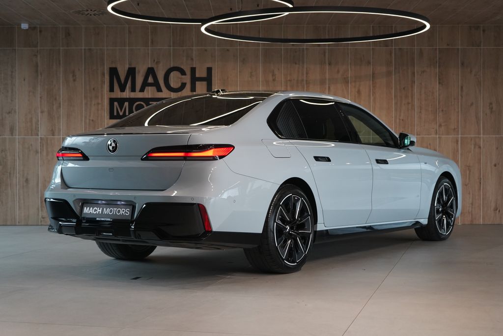 bmw-rada-7-740d-xdrive-m-paket-pro-b-w - 7