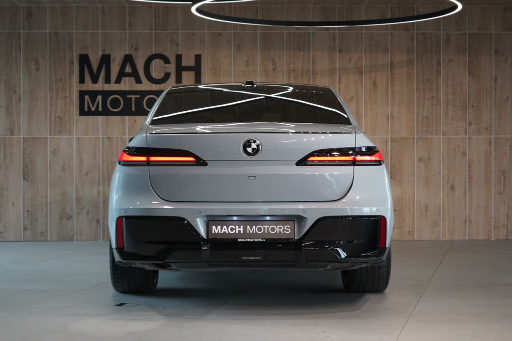 bmw-rada-7-740d-xdrive-m-paket-pro-b-w - 9