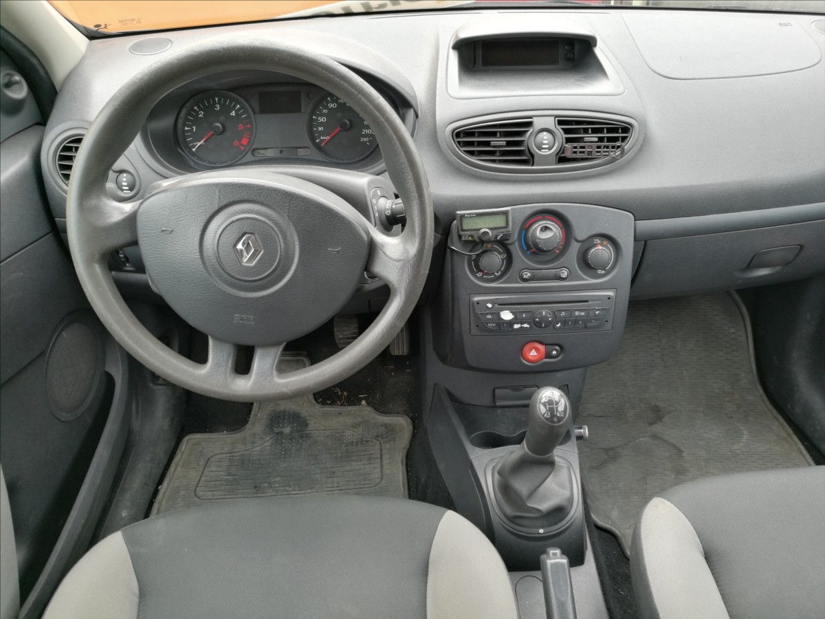 renault-clio-1-5-dci-klima-kombi - 4