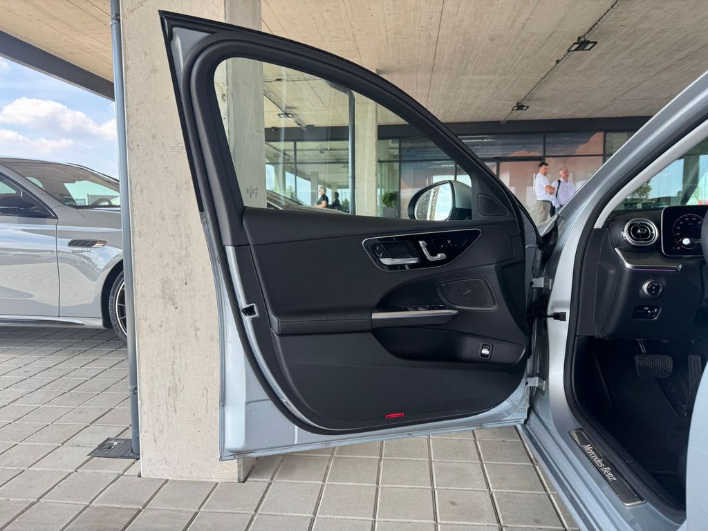 mercedes-benz-tridy-c-220-d-4matic-kombi - 8