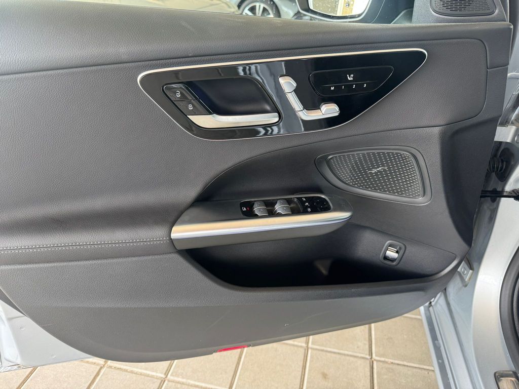 mercedes-benz-tridy-c-220-d-4matic-kombi - 9
