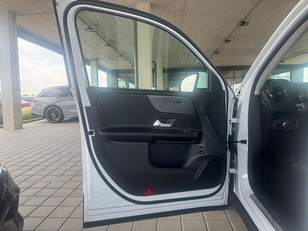 mercedes-benz-glb-220-4matic - 8