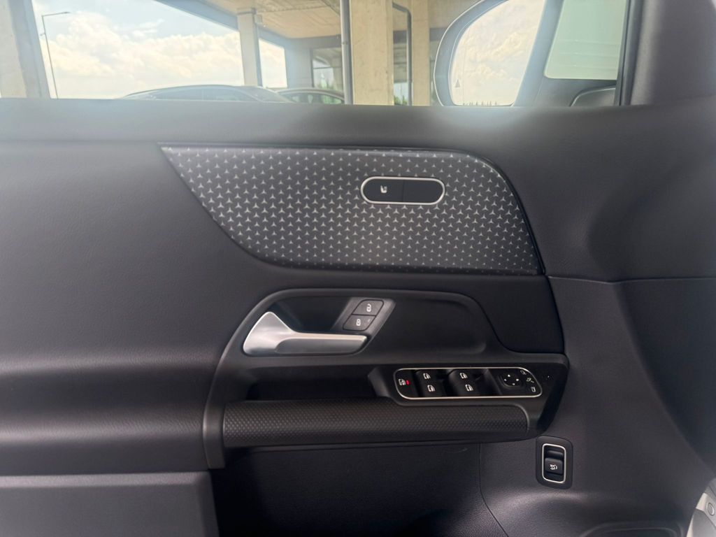 mercedes-benz-glb-220-4matic - 9
