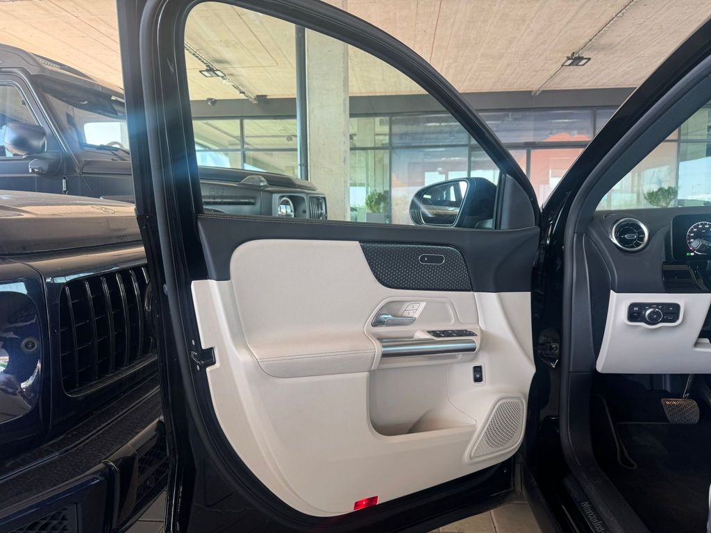 mercedes-benz-gla-200d-4matic - 8
