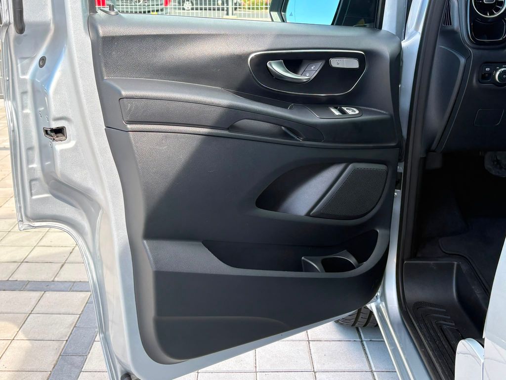 mercedes-benz-vito-tourer-119-cdi-long-select-4matic-cz - 8