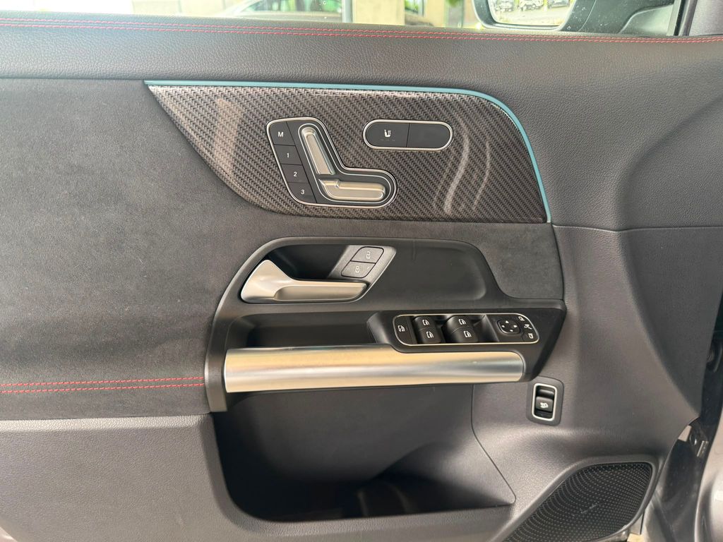 mercedes-benz-gla-200d-4matic-edition-140-years - 9