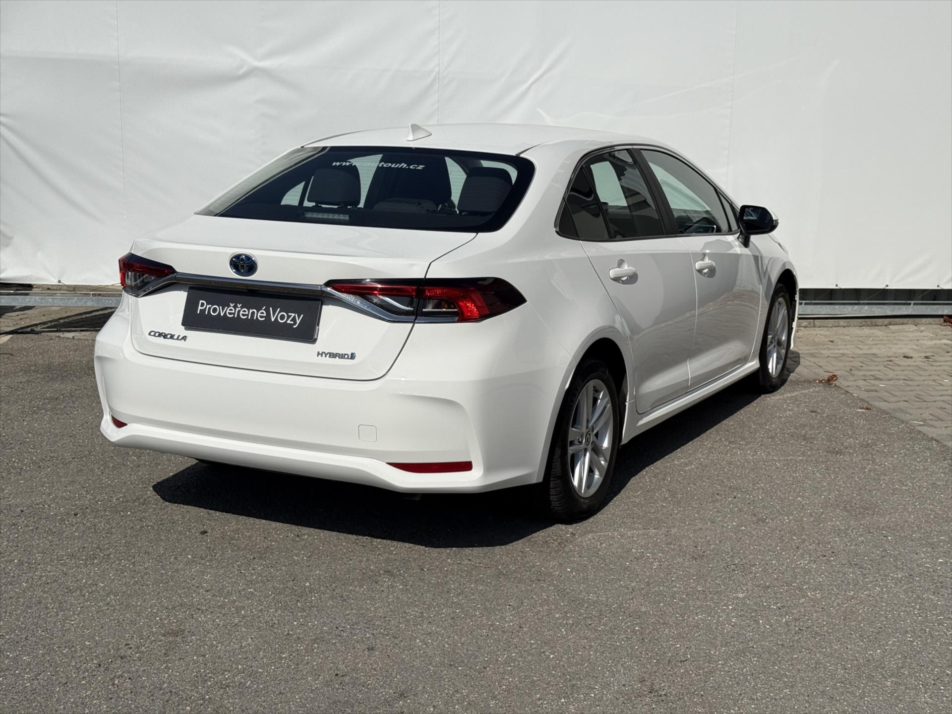 toyota-corolla-1-8-active-hybrid - 3