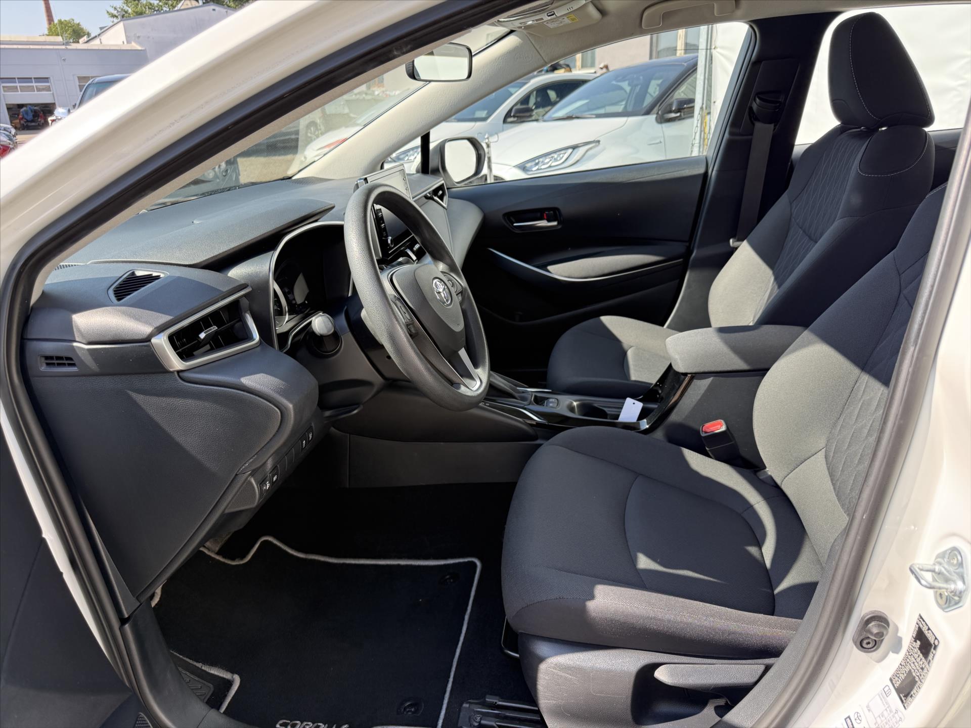 toyota-corolla-1-8-active-hybrid - 7