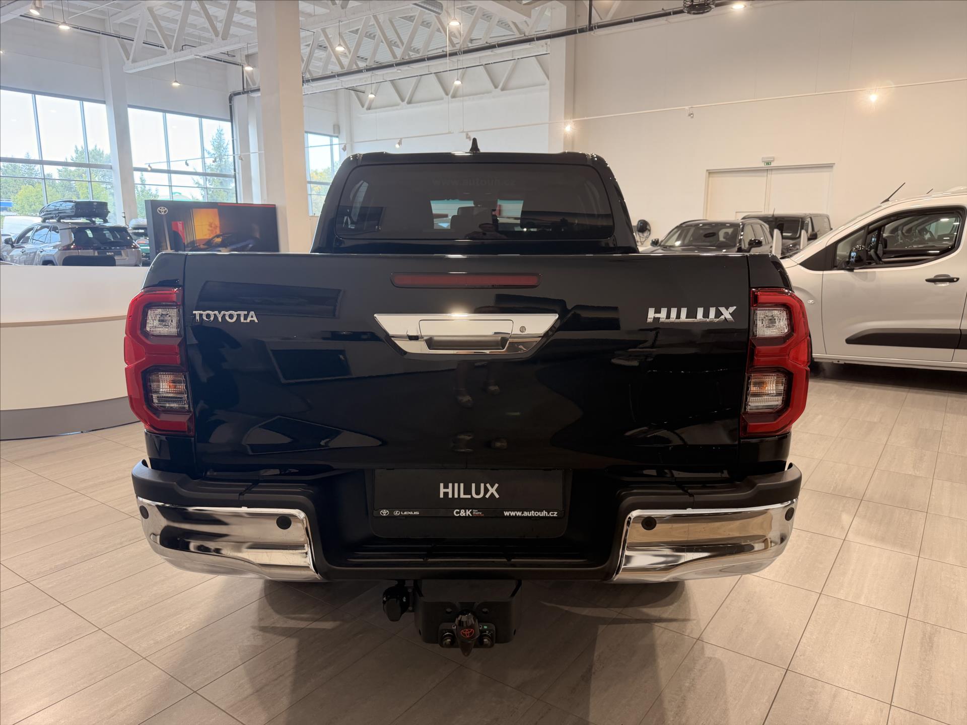 toyota-hilux-2-8-double-cab-executive-2-8l-diesel-204-6-at - 4