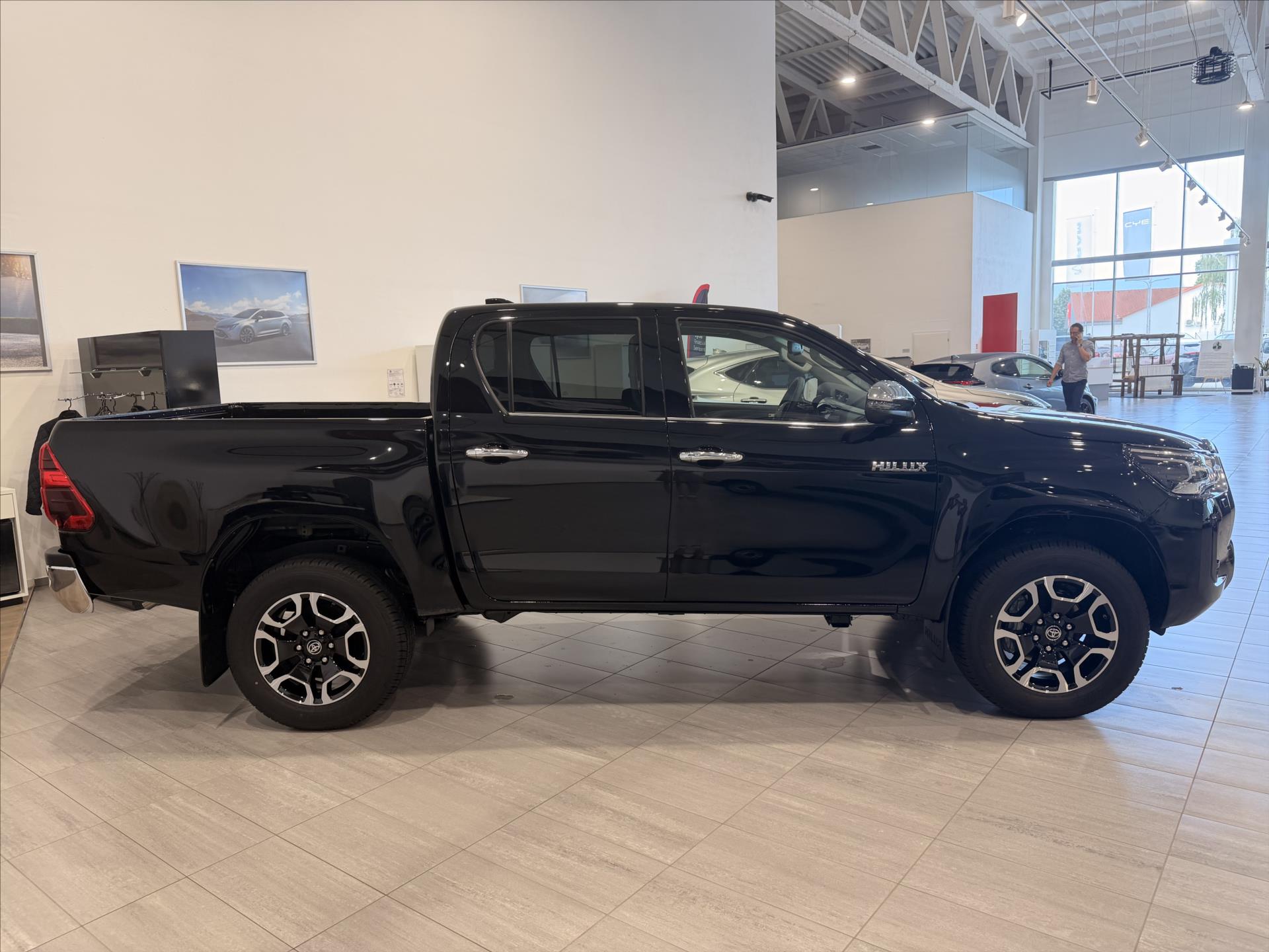 toyota-hilux-2-8-double-cab-executive-2-8l-diesel-204-6-at - 5