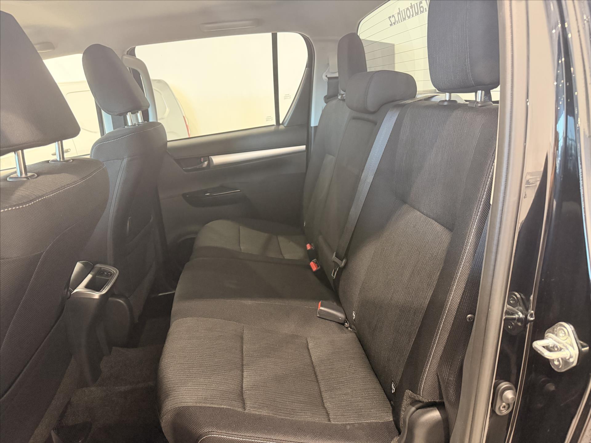 toyota-hilux-2-8-double-cab-executive-2-8l-diesel-204-6-at - 6