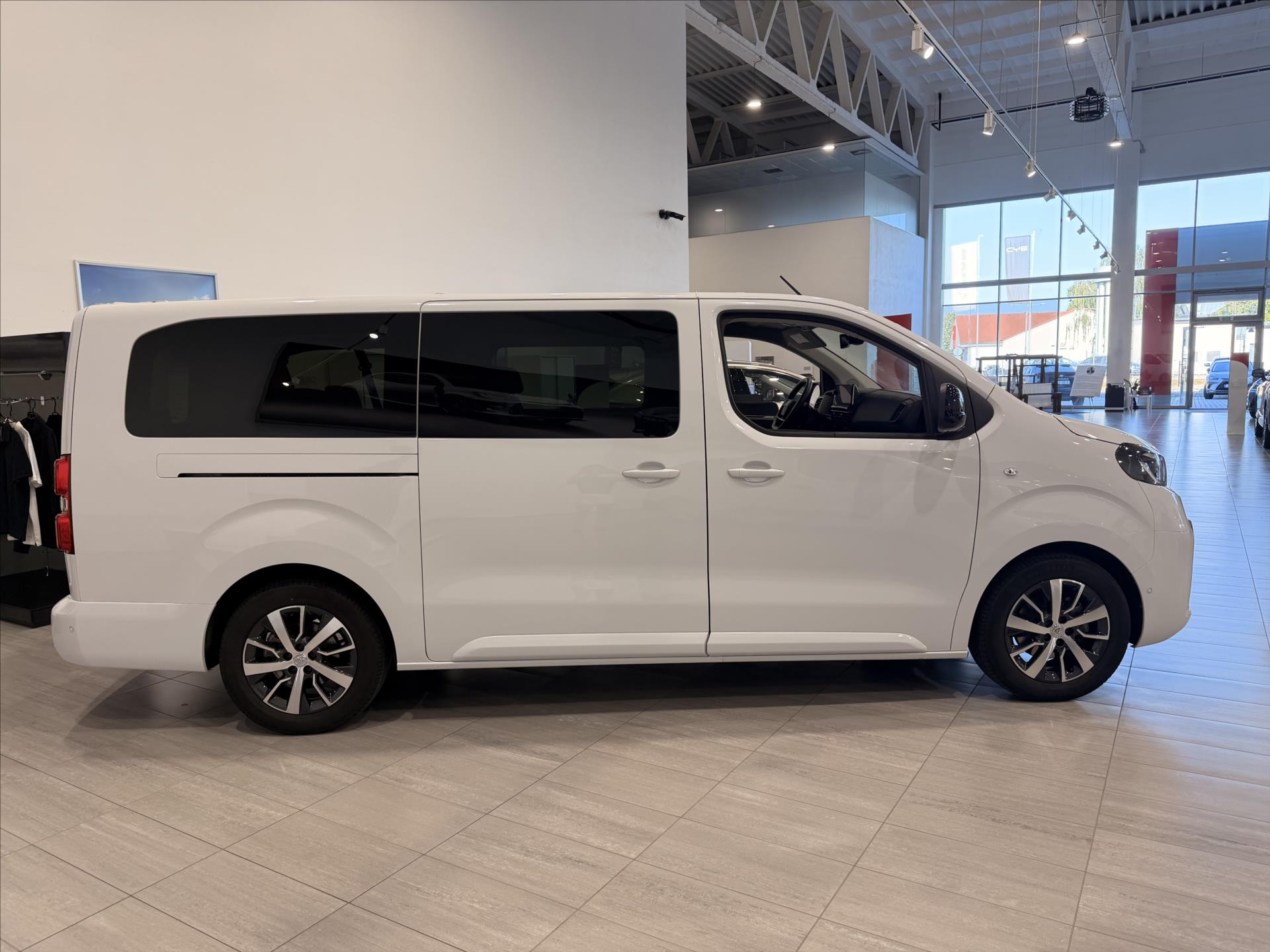 toyota-proace-verso-2-0-l2-family-8s-2-0l-diesel-177hp - 5