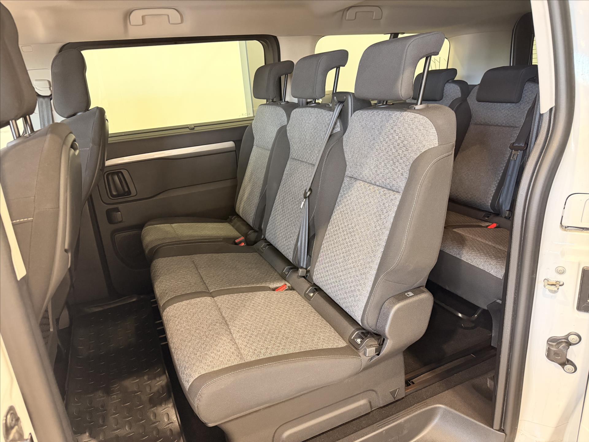 toyota-proace-verso-2-0-l2-family-8s-2-0l-diesel-177hp - 8