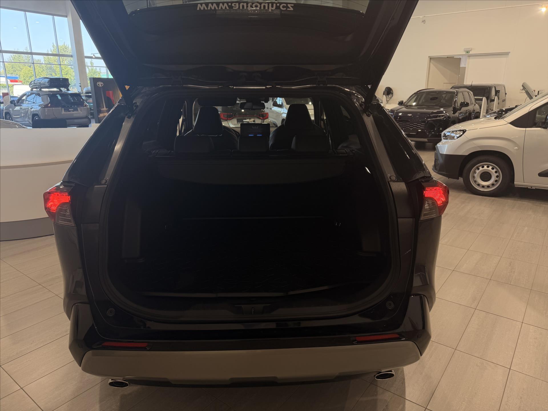 toyota-rav4-2-5-selection-2-5-hybrid-218k - 4