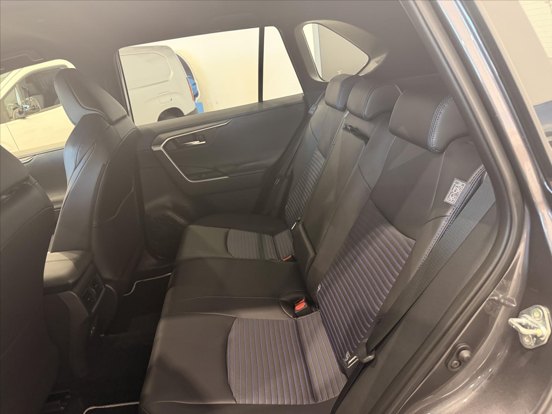 toyota-rav4-2-5-selection-2-5-hybrid-218k - 7