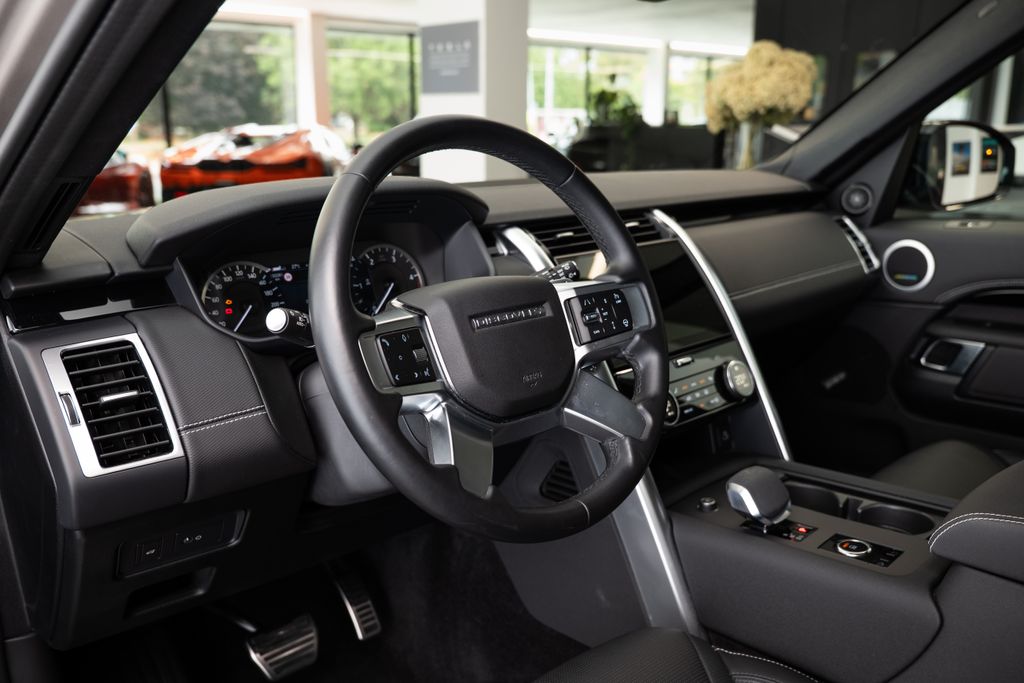 land-rover-discovery-d300-se-approved-7-mist - 4
