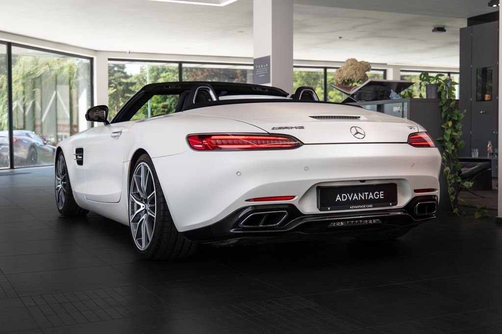 mercedes-benz-amg-gt-roadster-burmester-carbon-alcantara - 3