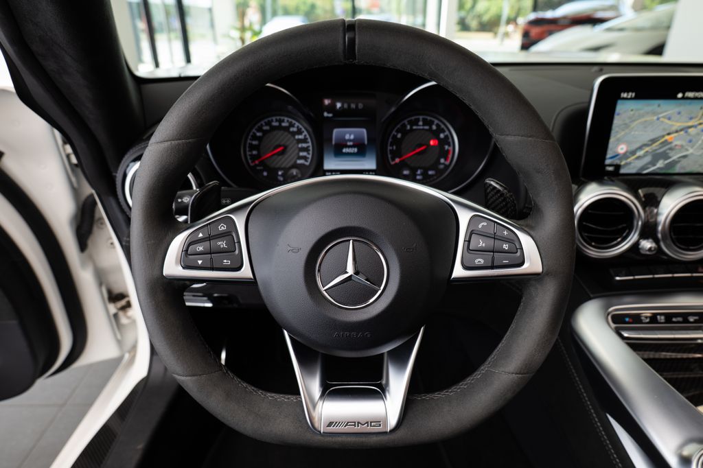 mercedes-benz-amg-gt-roadster-burmester-carbon-alcantara - 5