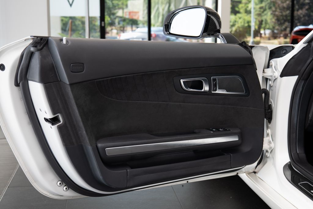mercedes-benz-amg-gt-roadster-burmester-carbon-alcantara - 6